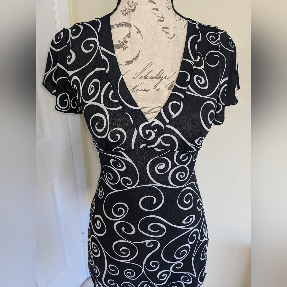 Y2K 90's Era Vintage Black & White V-Neck Swirl Pattern Blouse Top Size Small